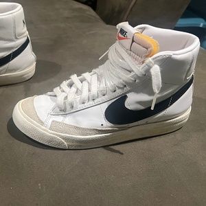 Nike Blazer Mid 77 Sneakers Womens 7 White Black High Top Shoes CZ1055-100